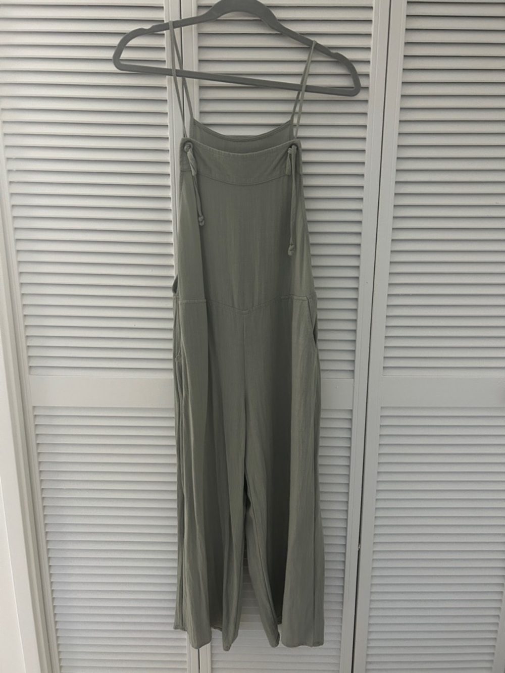 Women's Olive Green Wide-Leg Jumpsuit with Adjustable Straps